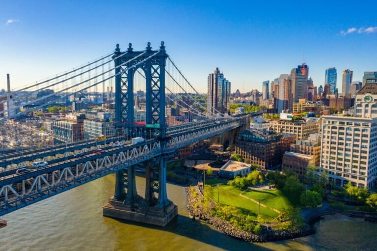 beautiful-manhattan-bridge-new-york-usa_181624-48458