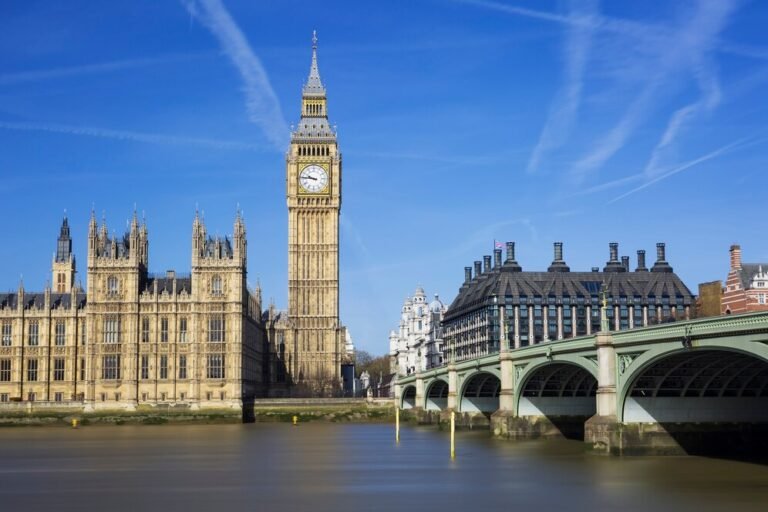 big-ben-houses-parliament-london-uk_268835-1400